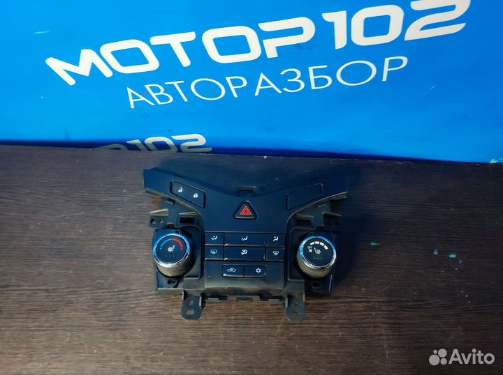 Блок управления печкой Chevrolet Cruze