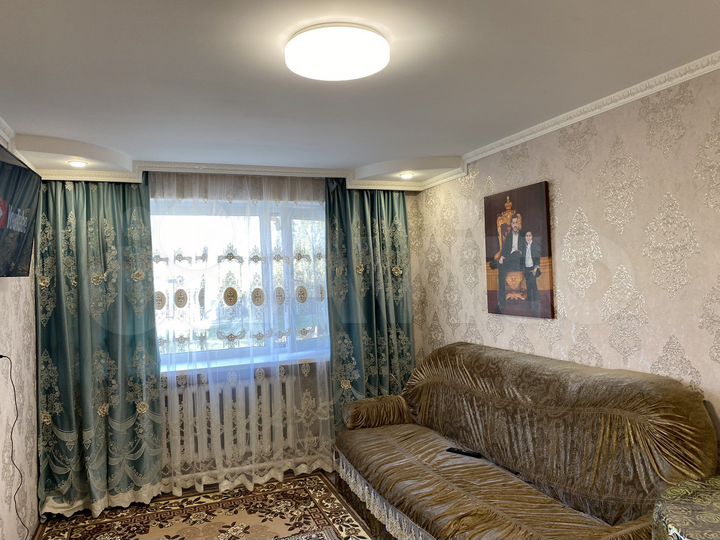 2-к. квартира, 42 м², 1/3 эт.