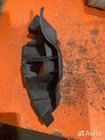 Кронштейн заднего бампера L Range Rover Sport 1