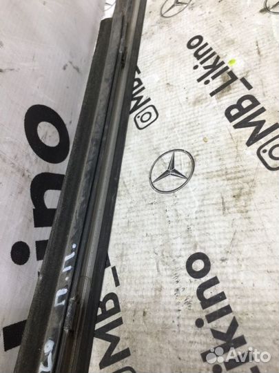 Молдинг стекла передний правый Mercedes S-Class