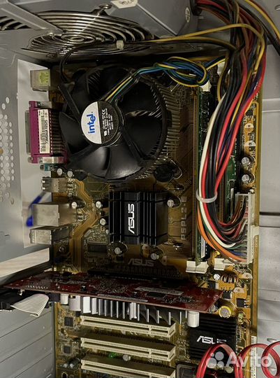 Материнская плата с процессором и памятью