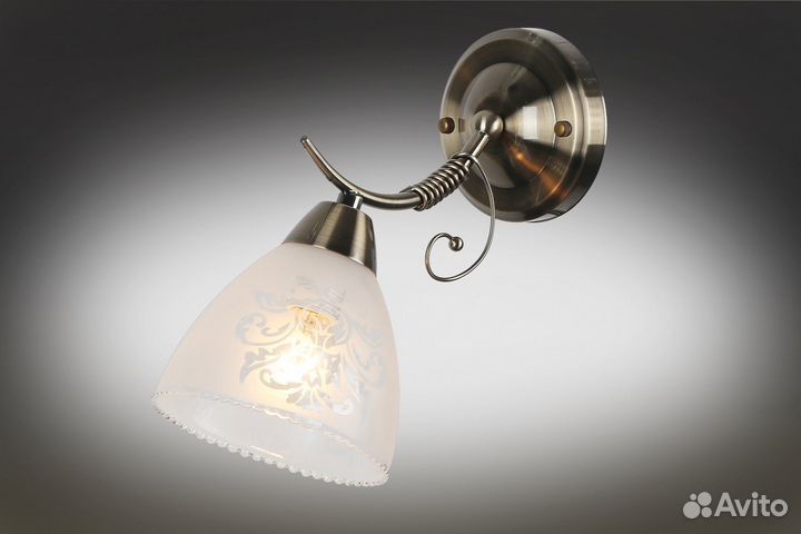 Бра настенный металлический со стеклом