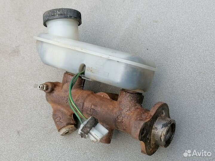 Главный тормозной цилиндр Mazda Bongo