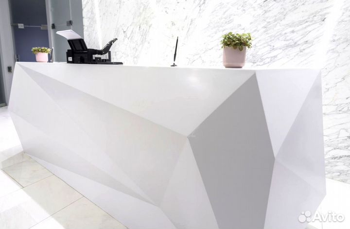 Барная стойка для приемной кварцевого агломерата