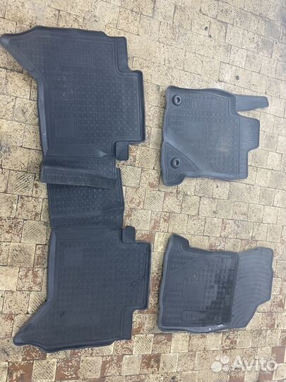 Коврики на toyota hilux