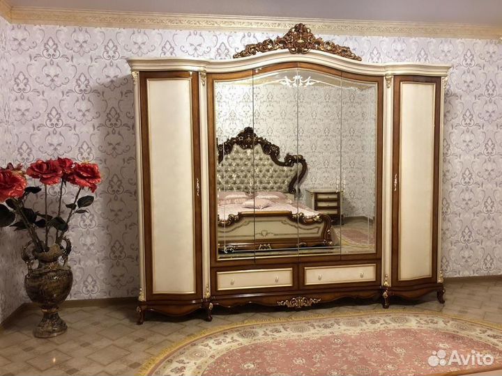 Спальный гарнитур