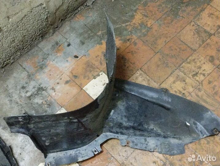 Подкрылок передний левый Volkswagen Passat B6 cdaa