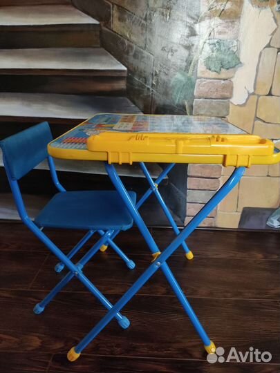 Детский стол со стулом