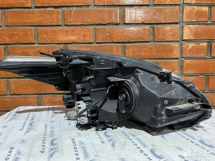 Правая Передняя фара toyota prius 30