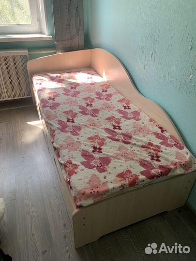 Кровать шкаф стол