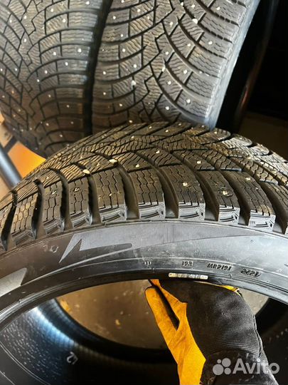 Pirelli Scorpion Ice Zero 2 275/40 R21 и 315/35 R21 111H