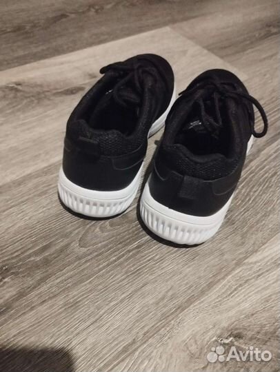 Кросовки новые