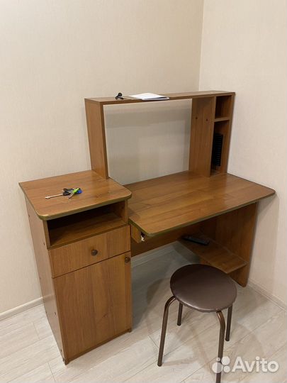 Компьютерный стол со шкафом