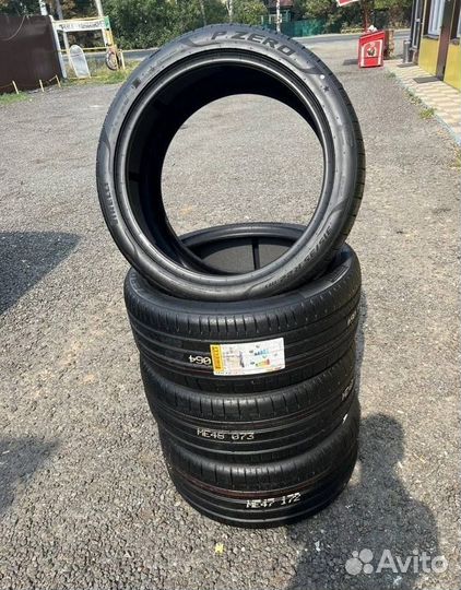 Pirelli P Zero PZ4 235/40 R22 и 315/35 R22
