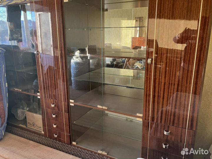 Шкаф сервант