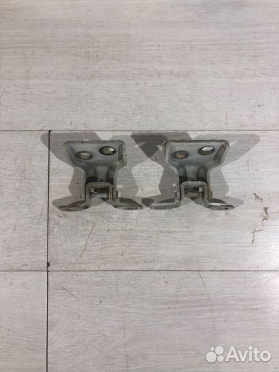 Петля двери перед прав renault logan 2 1.6 мт седа