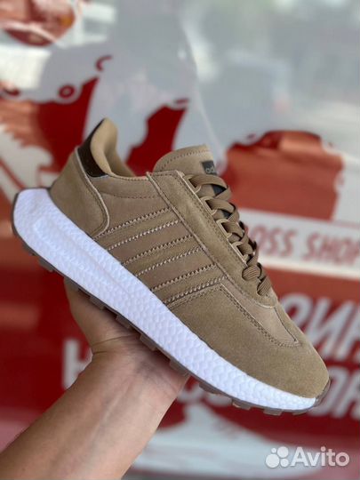 Кроссовки adidas retropy