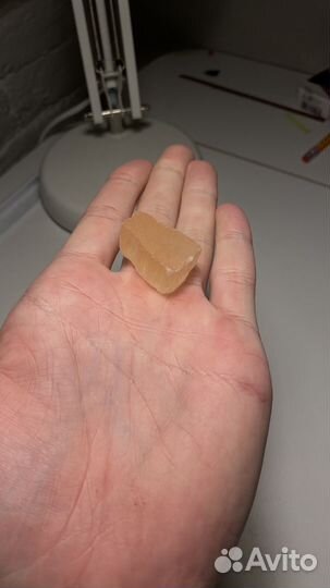 Красный гипс минерал