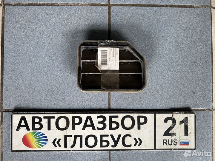 Решетка вентиляции правая баг Ford Focus