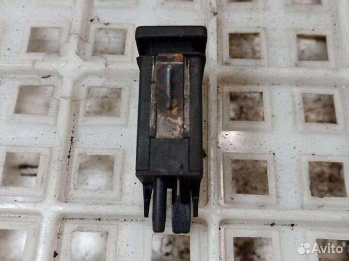 Кнопка подогрева стекла задняя Audi А6 С4