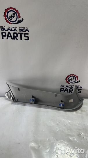 Обшивка двери багажника правая Opel Zafira B