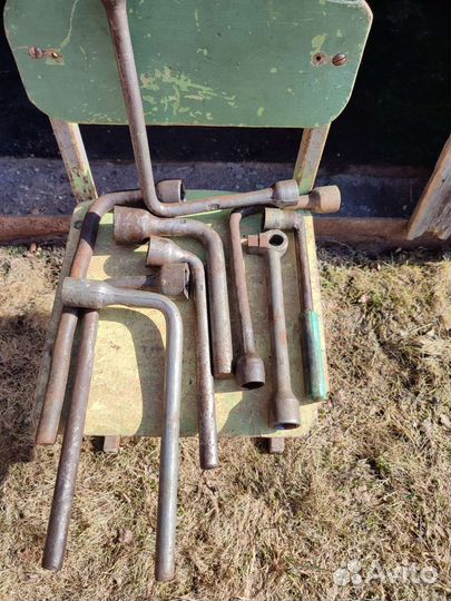 Ключи СССР разные и ящик