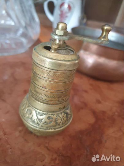 Кофемолка старинная