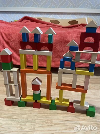 Игрушки(деревянные кубики и конструктор bauer)