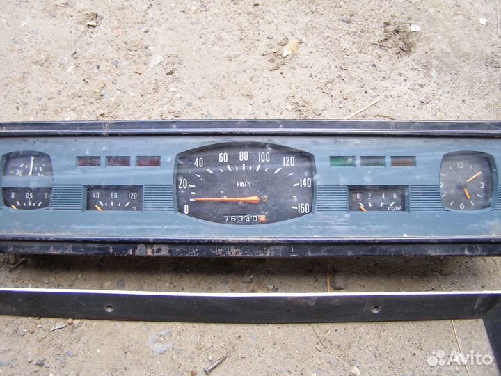 Хром. рамка крепежа щитка приборов на Г.А.З.-24-01