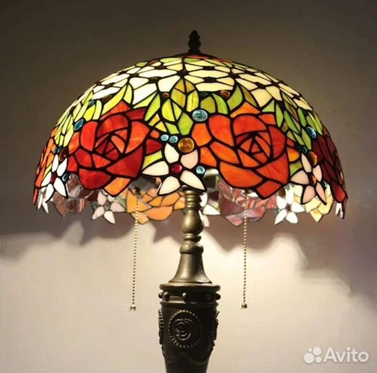 Лампа настольная в стиле Тиффани.В наличии