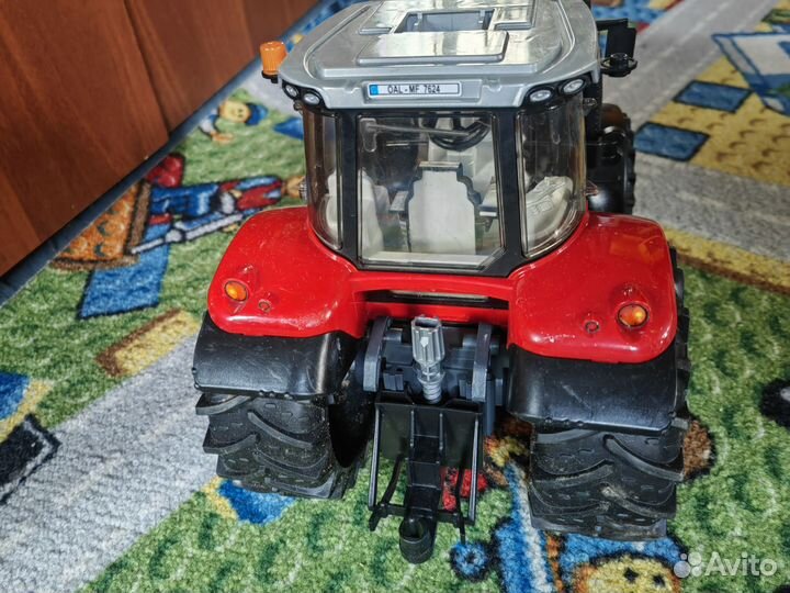 Трактор с погрузчиком Брудер