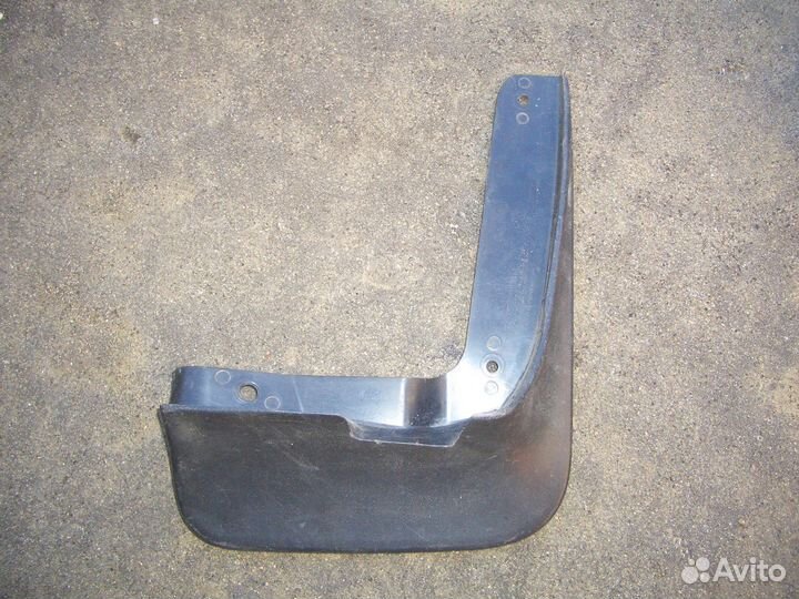 Брызговик передний правый Шкода Рапид с 12