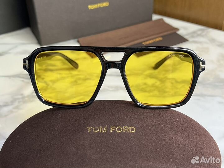 Солнцезащитные очки Tom Ford унисекс