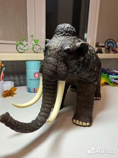 Большой мамонт, большой лев, большой носорог