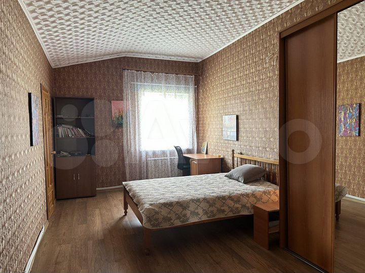 Коттедж 200 м² на участке 16 сот.