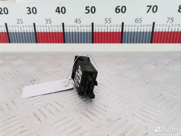 Кнопка обогрева заднего стекла Volkswagen Passat