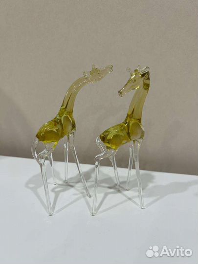 Стеклянная статуэтка жирафа