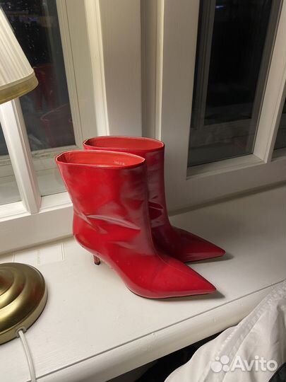 Красные лаковые ботильоны