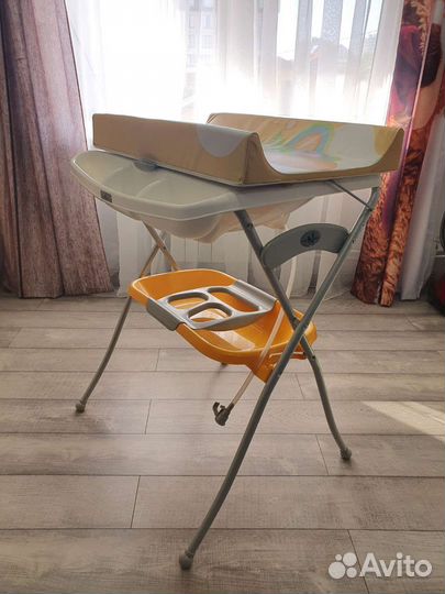 Ванночка для купания с пеленальным столиком