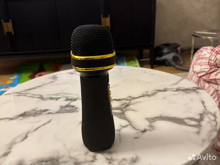 Микрофон с колонкой и блютузом