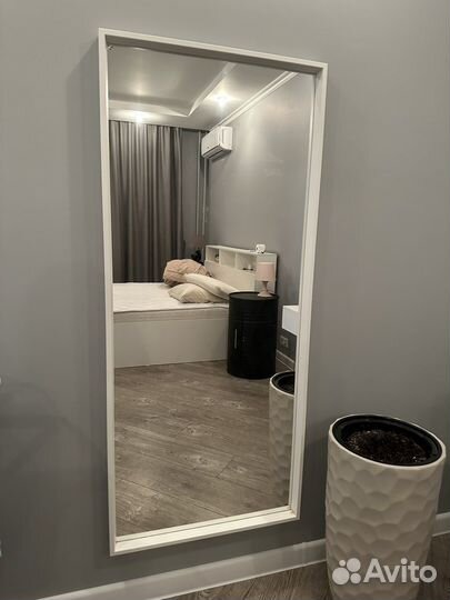 Зеркало настенное в раме