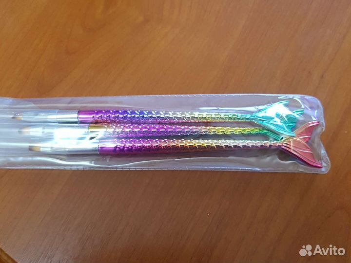 Кисти новые для маникюра или макияжа