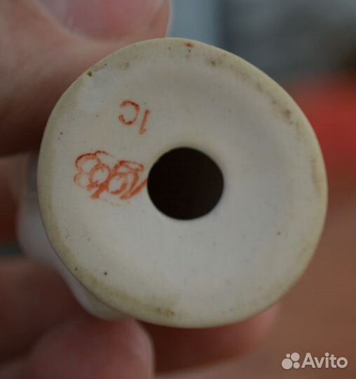 Мини фарфоровая статуэтка- обезьянка.лфз