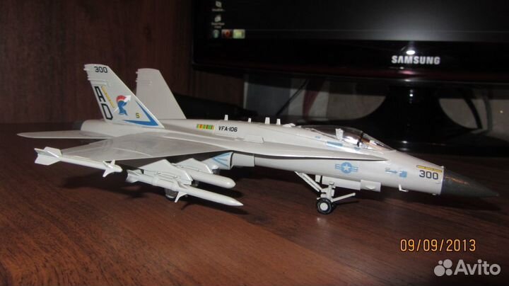Модель F-18C Hornet Масштаб - 1/72 Italeri