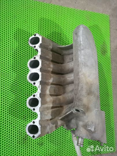 Коллектор впускной Audi 100 C3