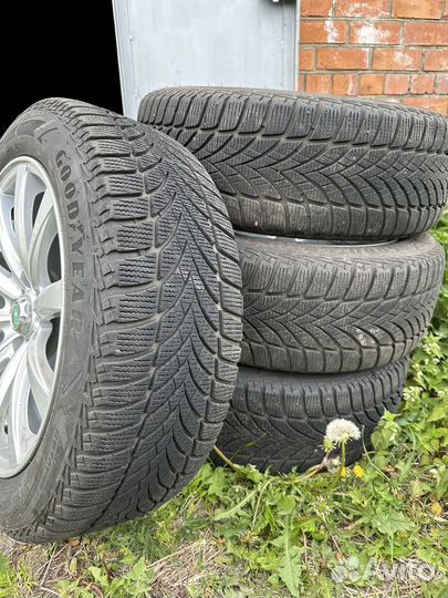 Goodyear UltraGrip Ice 2 215/55 R17 T