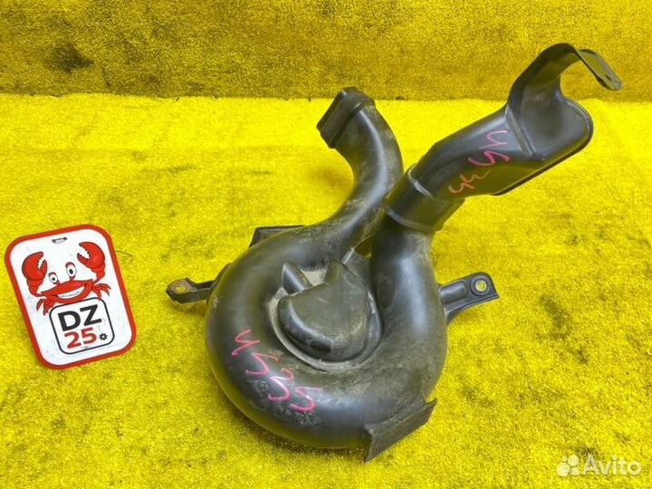 Воздухозаборник передний Toyota Noah/Voxy/Esquire