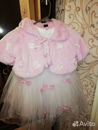 Продам платья для девочки примерно 3-4 года
