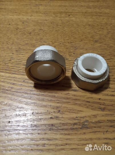 Гайка для подводки воды на колонку