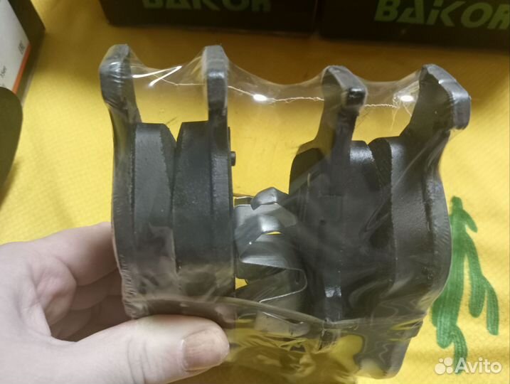 Тормозные колодки передние